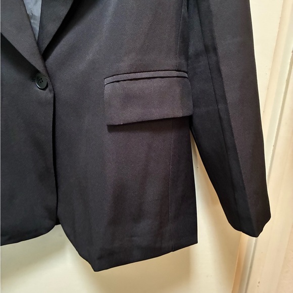 NWT Elegant Black Women's Blazer - Picture 3 of 10